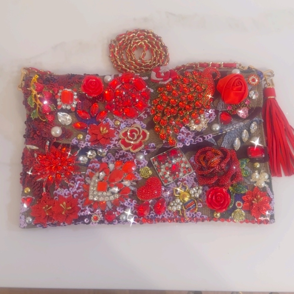 “Messy Red” - Picture 5 of 7